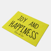 喜びおよび幸福の生きているここに豪華な黄色 ドアマット (アングル)