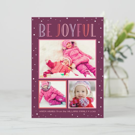 喜びに満ちたモダン バーガンディピンク フォトコラージュ シーズンカード (スタンド正面)