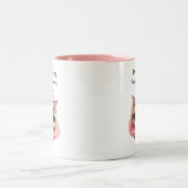 喜びに満ちて、飛び出す準備はできてます – 子猫マグ ツートーンマグカップ (中央)