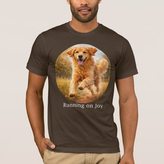 喜びに走る ゴールデンレトリバー Tシャツ (正面)