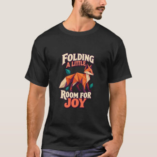 喜びのための小さな部屋を作る折り紙のキツネ Tシャツ