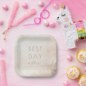 喜びのベージュ水彩お祝い ペーパープレート (パーティー)