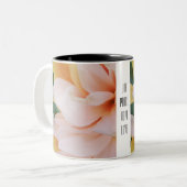 喜びの平和希望愛花柄のマグ ツートーンマグカップ (正面左)