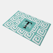 喜びの明るい青と白のモノグラムのギリシャ語の鍵 ドアマット (アングル)