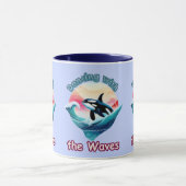 喜びの波：アクアウォーターでオルカがジャンプ マグカップ (中央)