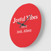 喜びビーズレッドクリスマスホリデーズラブファミリー ラージ壁時計 (傾斜)