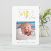 喜びレモンの包みを誇らしげに紹介する (スタンド正面)