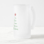 喜び愛信じ平和クリスマスツリーと赤 フロストグラスビールジョッキ (正面右)