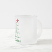 喜び愛信じ平和クリスマスツリーと赤 フロストグラスマグカップ (正面右)