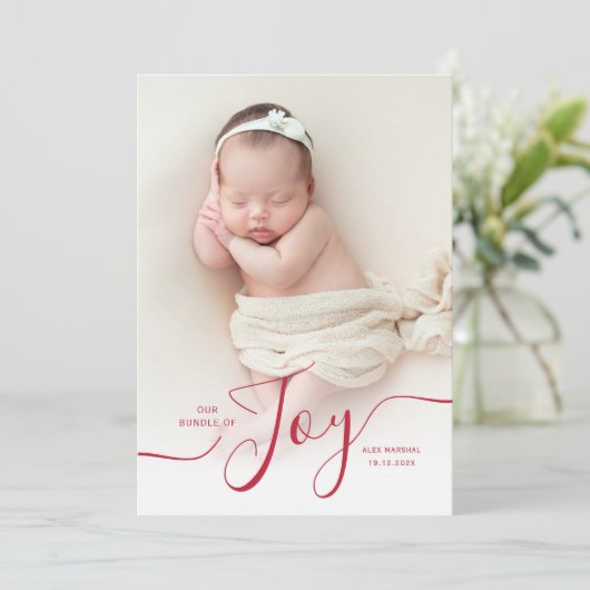 喜び赤いスクリプトの休日の誕生発表 カード (スタンド正面)