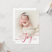 喜び赤いスクリプトの休日の誕生発表 カード (正面/裏面インサイチュ)