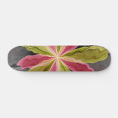 喜び、ピンクの緑の無煙炭ファンタジーフラワーフラクタル スケートボード (横)