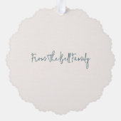 喜び、愛、平和の青いクリスマス市松模様にの木々 オーナメントカード (裏面)