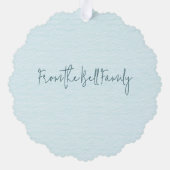 喜び、愛、平和の青いクリスマス市松模様にの木々 オーナメントカード (裏面)