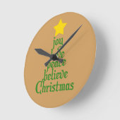 喜び、愛、平和、信じクリスマス ラウンド壁時計 (傾斜)
