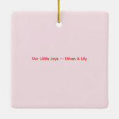 喜び | 赤モダンとピンクのクリスマスフォトギフト セラミックオーナメント (裏面)