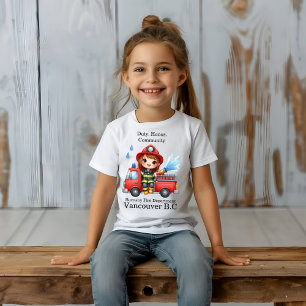 喜んで水を吹き付ける消防士 Tシャツ