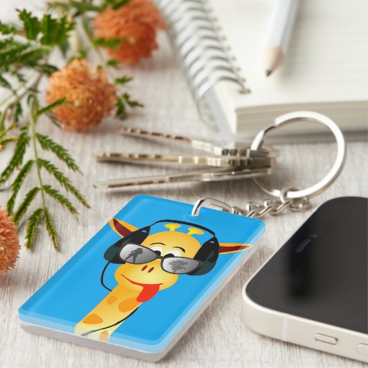 喜劇ヘッドホーンの夏ガラスを持つおもしろいなキリン キーホルダー (正面右)