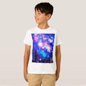 喜劇的なスタイル都市スカイライン及び銀河の夜空 Tシャツ (正面フル)