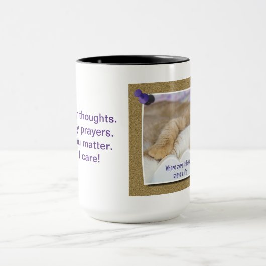 嗅ぎ回る猫ちゃん マグカップ (中央)