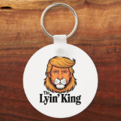 嘘つき王をからかうトランプ大統領 キーホルダー (正面)