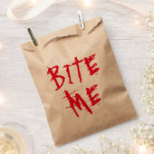 噛む私の赤い血のタイポグラフィ面白いハロウィーンパーティー フェイバーバッグ (クリップ留めされた状態)