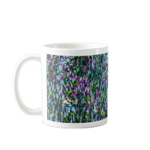 噴水のジェットとライラックの花