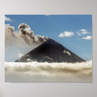 噴火クリュシェブスコイ火山。カムチャッカ ポスター