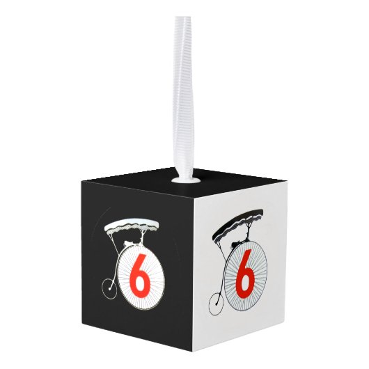 囚人のバッジ キューブオーナメント (裏面アングル)