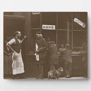 囚人の「家」, 1876年~77年(木彫) フォトプラーク