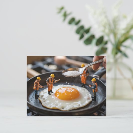 四おもしろい建築労働者の卵定着 ポストカード (スタンド正面)