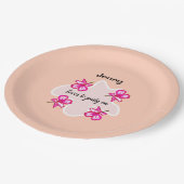 四つのフローラピンク色の花 ペーパープレート (アングル)