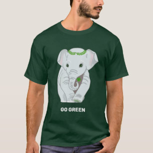四つ葉のクローバーを持つ象Tシャツ Tシャツ