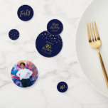 四十 |金ゴールド&ネイビー紙吹雪40th Birthdayパーティー コンフェッティ<br><div class="desc">この40歳の誕生日フォトテーブルの紙吹雪でスタイリッシュ、特別な日に詳細を追加。このデザインはモダン、ネイビーブルーと金ゴールド色のコンボで六角紙吹雪を持つスクリプト"Forty",  "ハッピーバースデー"を備えている。私のショップBaraBomDesignでは、より多くのマイルストーンの誕生日パーティー用品を利用できる。</div>