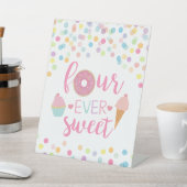 四回の甘い誕生日パーティーのテーブルの看板 台座サイン (インサイチュ)