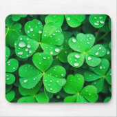 四葉のクローバーの雨粒 マウスパッド (正面)