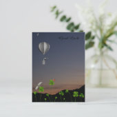 四葉クローバー付き芝生 – 幸運 ポストカード (スタンド正面)