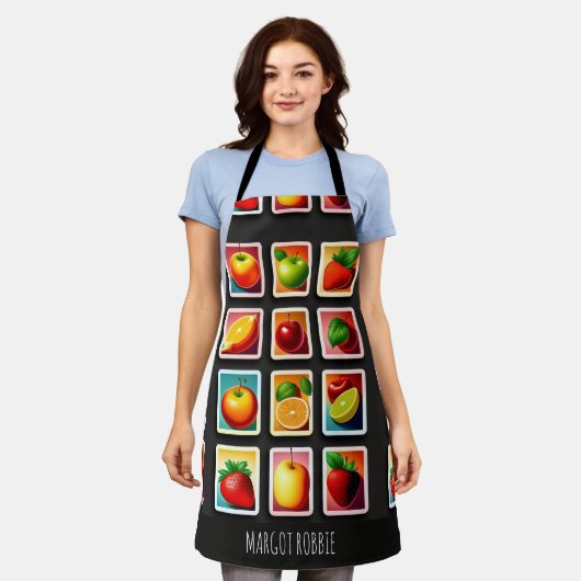 四角いボックスの果実の赤い緑のパターン エプロン (着用した状態)