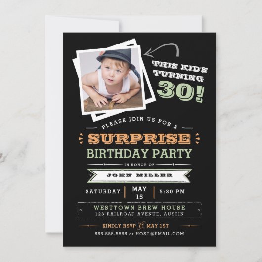 回っている古いこの子供! 驚きの誕生日の写真 招待状 (正面)