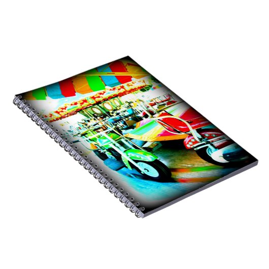 回メリー車のバイクをカーニバルで走る ノートブック (右側)