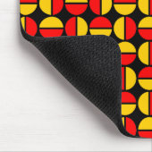 回転する円 – 黒の赤とオレンジ マウスパッド (コーナー)