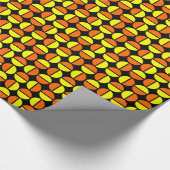 回転する円 – 黒の黄色とオレンジ ラッピングペーパー (角)