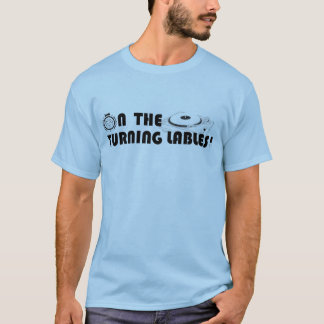 回転ラベルのティー Tシャツ