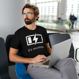 回転中 – バッテリ充電 Tシャツ