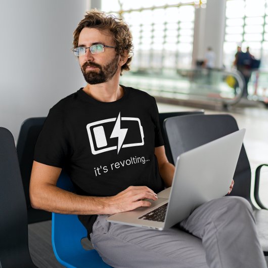 回転中 – バッテリ充電 Tシャツ