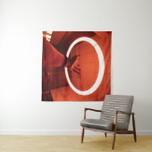 回転式蛍光灯Iに届く人 タペストリー (インサイチュ(横))