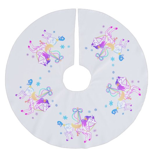 回転木馬の馬(雪片)のクリスマスツリーのスカート ブラッシュドポリエステルツリースカート (正面)