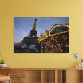 回転木馬はエッフェル塔の夕べで キャンバスプリント (インサイチュ (リビング))