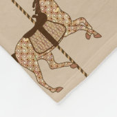 回転木馬ウマ – チョコレートブラウンとタン フリースブランケット (角)