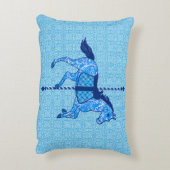 回転木馬ホース – コバルトアンドスカイブルー アクセントクッション (裏面(縦))